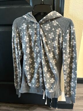 Olsenboye Gray Hooded Cardigan with White Snowflake Print